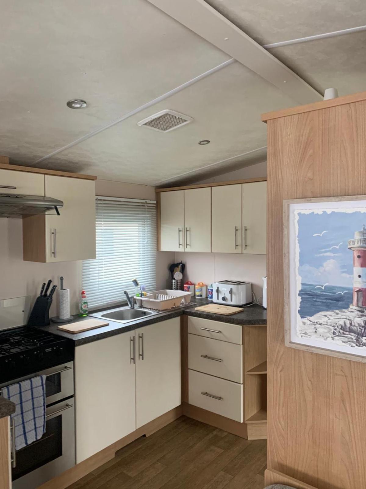 Phoenix Caravan Hire, Trecco Bay Порткол Экстерьер фото